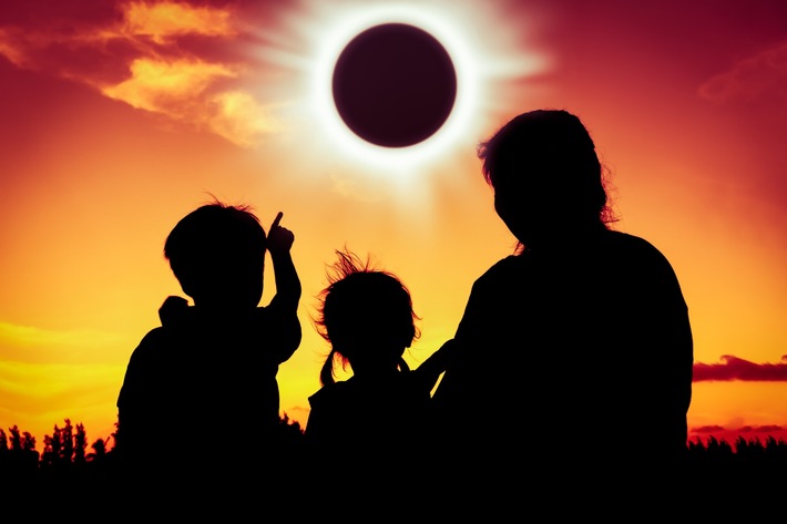 Naturschauspiel Sonnenfinsternis: Unbedingt die Augen schützen!