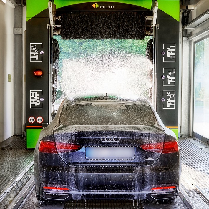 HEM-Umfrage zeigt: Saubere Autos kommen besser an / Fast jeder Zweite hält Fahrer sauberer Autos für sympathisch