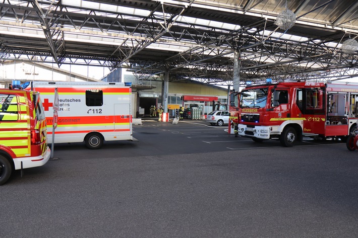 FW VG Asbach: Stapler brennt in Getränkemarkt