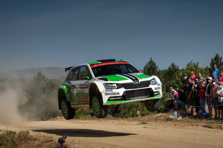 Doppelsieg bei der Rallye Italien: SKODA besteht die ultimative Härteprüfung (FOTO)