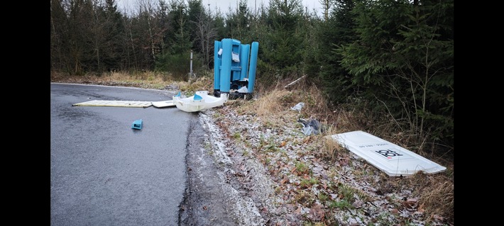 POL-MK: Toilette deformiert