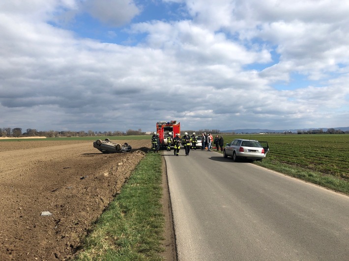 POL-PDWO: Schwerverletzte Autofahrerin nach doppeltem Überschlag auf der Rheinstraße zwischen Eich und Eicher See.