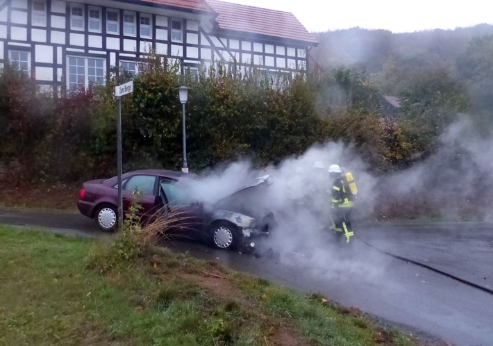 POL-MI: Audi gerät während der Fahrt in Brand