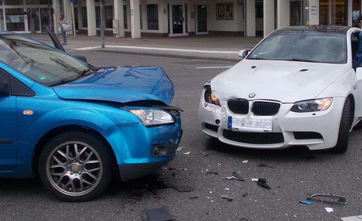 POL-PDNW: Verkehrsunfall mit zwei Verletzten