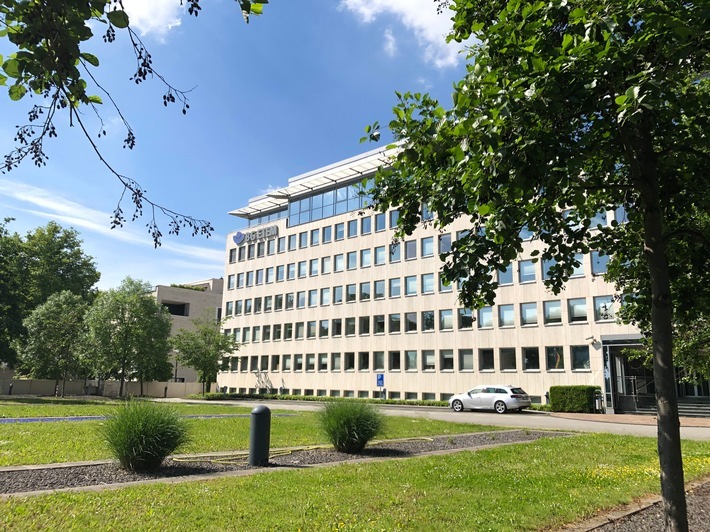 Der Vorstand der BG ETEM hat in seiner Sitzung am 14. Mai den Beitragsfuß von 2,82 auf 2,80 gesenkt. Der Beitragsfuß ist eine Rechengröße, die gemeinsam mit der Gefahrklasse des Betriebes und seiner Lohnsumme zur Berechnung der Beitragshöhe dient. / Weiterer Text über ots und www.presseportal.de/nr/18978 / Die Verwendung dieses Bildes für redaktionelle Zwecke ist unter Beachtung aller mitgeteilten Nutzungsbedingungen zulässig und dann auch honorarfrei. Veröffentlichung ausschließlich mit Bildrechte-Hinweis.