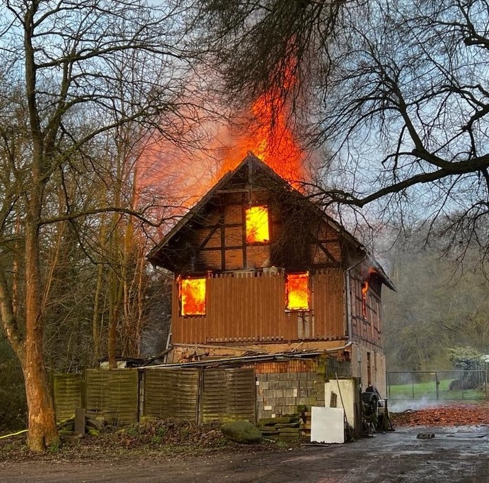 LPI-NDH: Wohnhaus in Brand