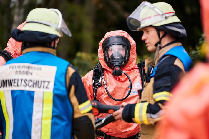 FW-E: Akkus einer Notstromanlage gasen aus - Gefahrstoffeinsatz in Pflegeeinrichtung