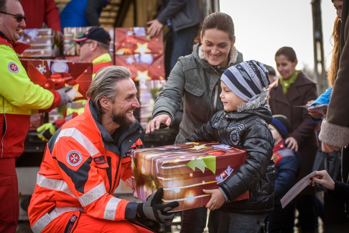 Startschuss für die Aktion Weihnachtstrucker / Johanniter sammeln bis 16. Dezember Hilfspakete für Menschen in Südosteuropa