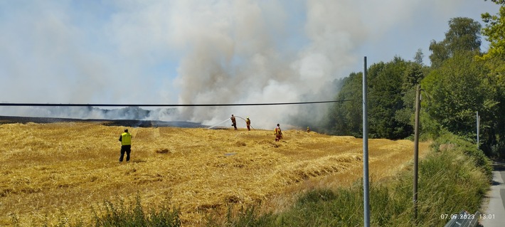 FW-Heiligenhaus: Stoppelfeld brannte auf einer Fläche von 3,5 Hektar