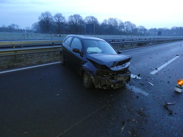 POL-OL: ++Glätteunfall auf A 28 geht glimpflich aus - Beinaheunfälle durch Raser++