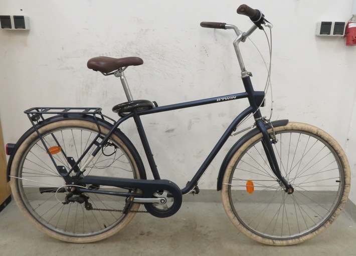POL-OL: Einbruch in Autowerkstatt - Täter flüchtet und lässt Fahrrad zurück