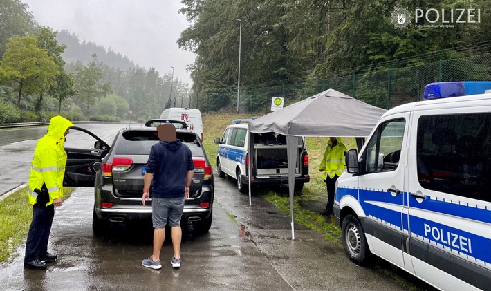 POL-PPWP: Trotz Regen und nasser Fahrbahn zu schnell