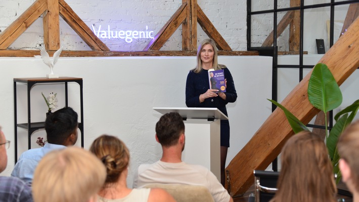 Valeria Hübner präsentiert ihr neues Buch „Die Freiheit, die wir bauen“ auf dem Innovationskongress in Mainz