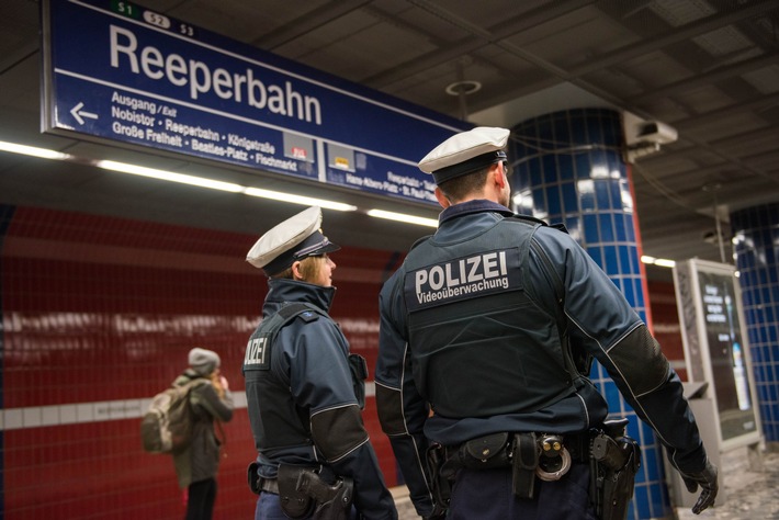 BPOL-HH: Reeperbahn: Kontrolle wegen Verstoßes gegen die Ausgangsbeschränkung führt in die Untersuchungshaftanstalt