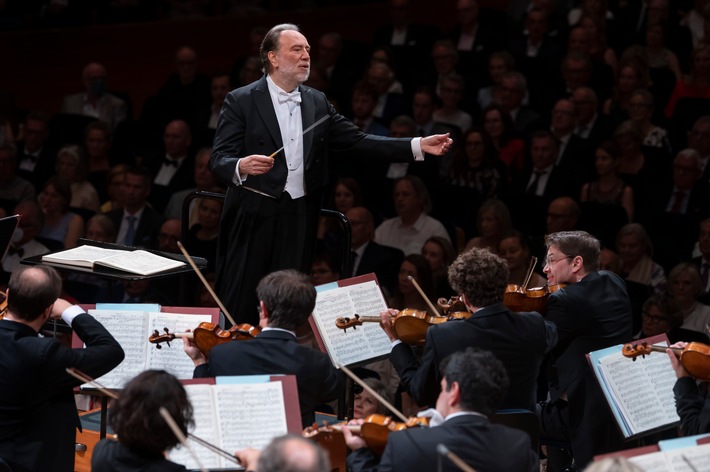 Chailly_c_PriskaKetterer_Lucerne_Festival.jpg