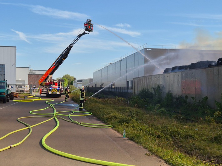 FW-MH: Schlussmeldung zum Großbrand an der Ruhrorter Straße - Einsatz nach 24 Stunden beendet