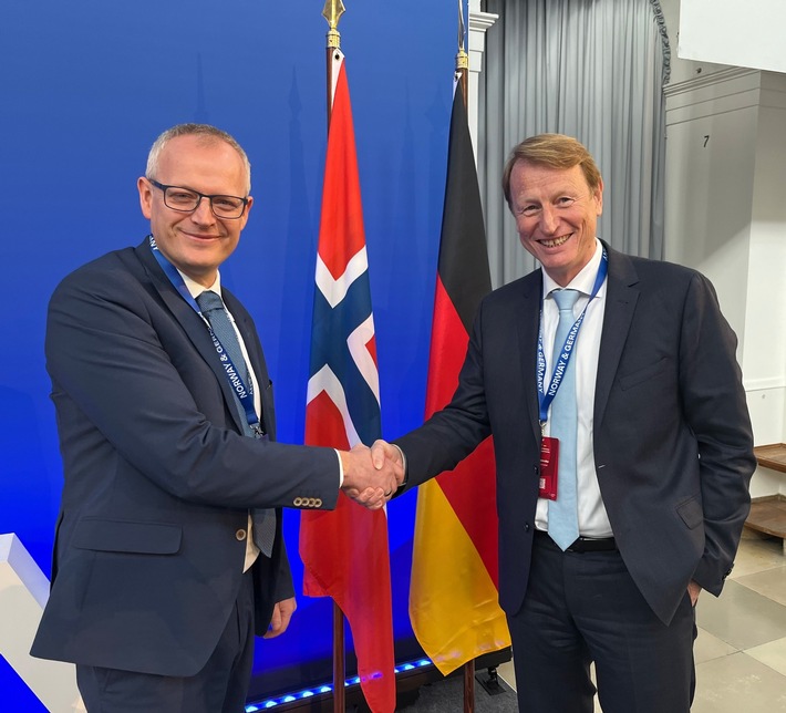 Medieninformation: Horisont Energi und VNG unterzeichnen Absichtserklärung zur Lieferung von blauem Ammoniak aus Norwegen nach Deutschland