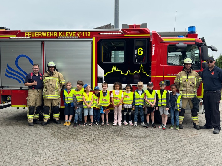 FW-KLE: Vorschulkinder zu Gast bei der Löschgruppe Donsbrüggen
