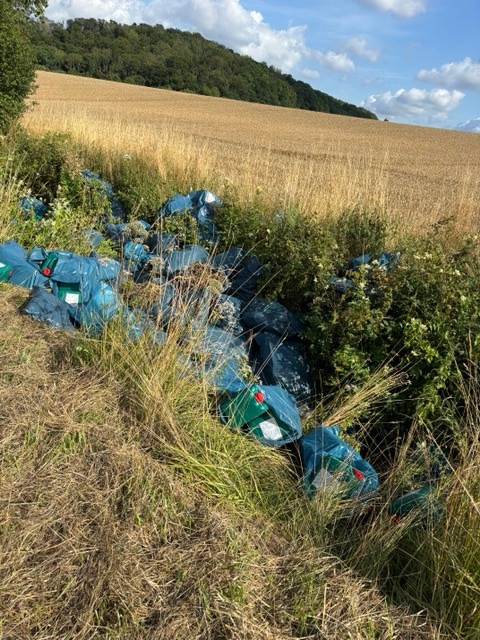 POL-HI: Unerlaubte Beseitigung teils giftigen Abfalls in der Natur