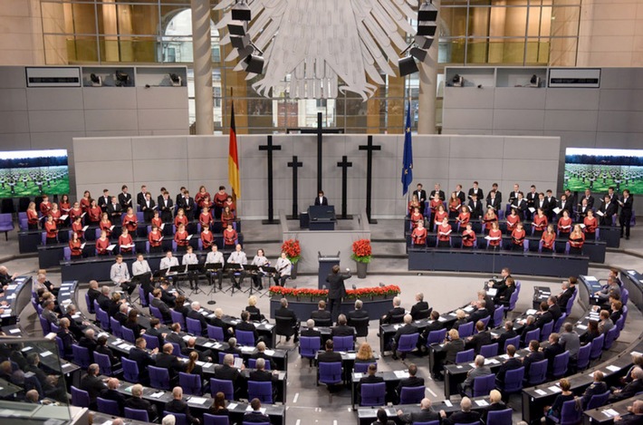 ZDF überträgt live "Gedenkstunde zum Volkstrauertag" aus dem Bundestag (FOTO)