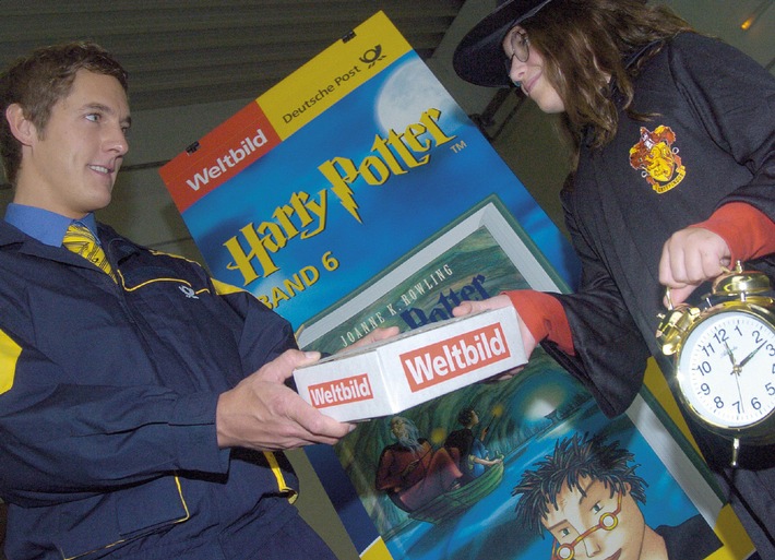 Der neue Harry Potter kommt auf Wunsch zur Geisterstunde / &quot;Magischer Service&quot; von Weltbild und Deutscher Post