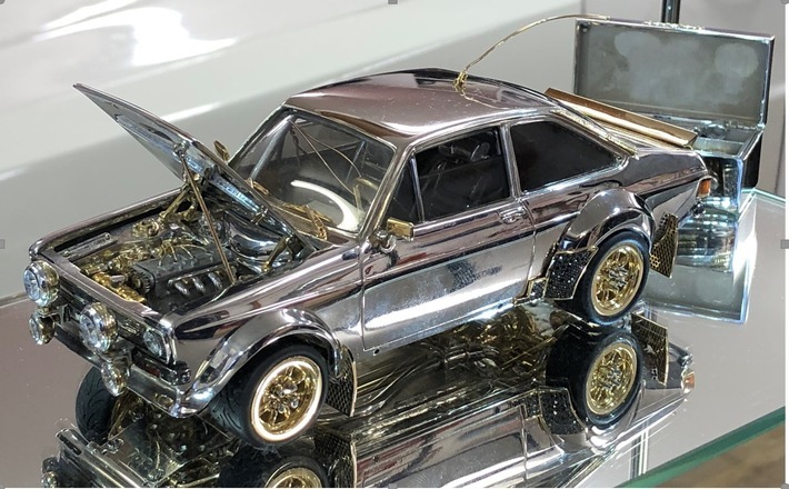 Ford Escort-Modellauto aus Gold, Diamanten und Silber - voraussichtlich hoher Erlös bei Online-Auktion / Weiterer Text über ots und www.presseportal.de/nr/6955 / Die Verwendung dieses Bildes ist für redaktionelle Zwecke honorarfrei. Veröffentlichung bitte unter Quellenangabe: "obs/Ford-Werke GmbH"