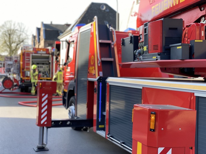 FW Alpen: Person in verschlossener Wohnung