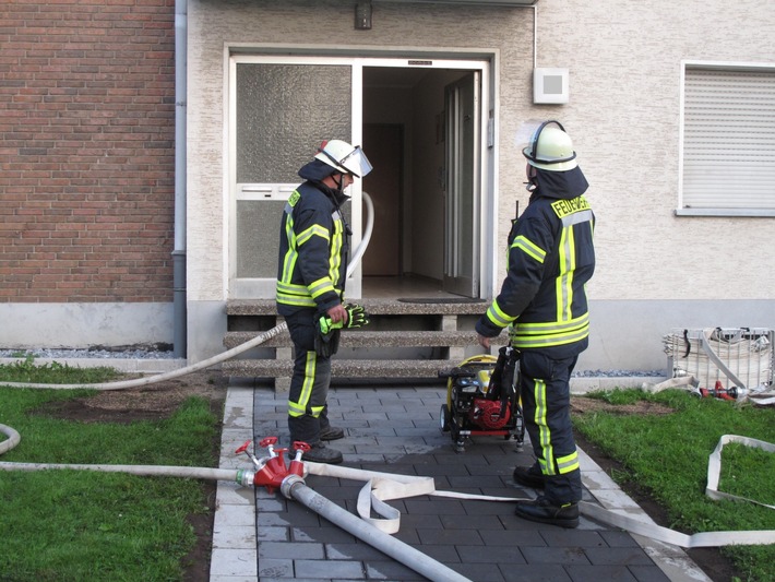 FW-AR: Arnsberg: Kellerbrand in Wohnhaus und Fehlalarm in Flüchtlingsunterkunft