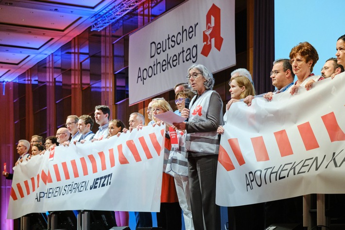 Deutscher Apothekertag: Apotheken-Betriebsergebnisse sinken weiter - Apothekerschaft beschließt Resolution