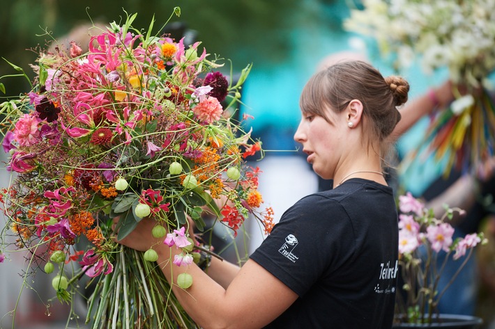 Korrektur: Der Deutsche Meister der Floristen 2022 steht fest - Christopher Ernst holt den Titel nach Thueringen