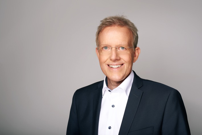 Vorstandswahl Verband Bildungsmedien e. V.: Dr. Ilas Körner-Wellershaus ist neuer Vorsitzender