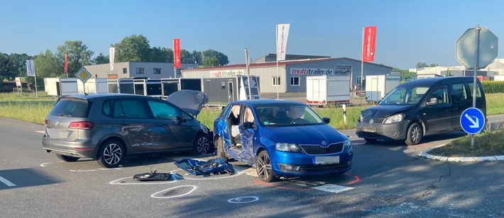 POL-HX: Verkehrsunfall mit drei Pkw und drei Verletzten