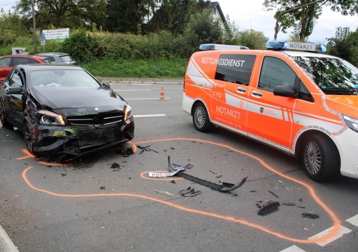 POL-RBK: Bergisch Gladbach - Ein Schwerverletzter bei Verkehrsunfall in Moitzfeld