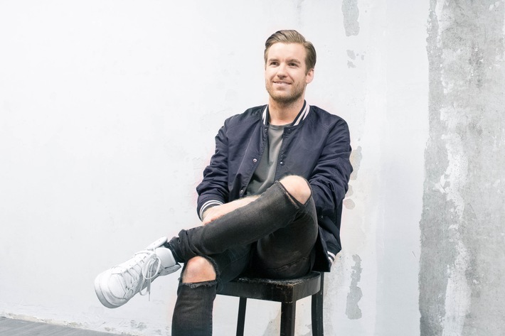 Record Bird launcht den weltweit ersten Chatbot für Musik Releases - BILD