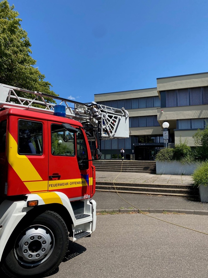 FW-OG: Feueralarm - Lehrküche verraucht!