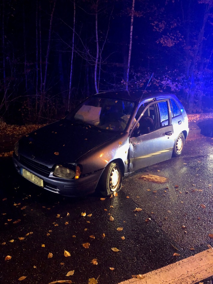 POL-PPWP: Mit Verkehrsinsel kollidiert - Autofahrerin schwer verletzt