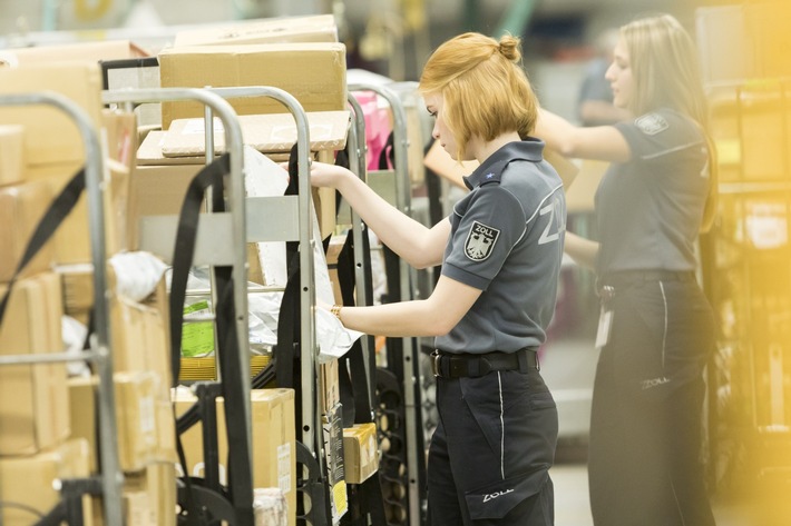 HZA-MD: Nicht nur zur Weihnachtszeit: Wie Ihr Paket durch den ZOLL kommt