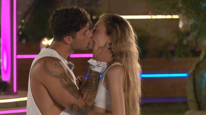 "Love Island": / Andrina und Martin weihen die Private Suite ein!