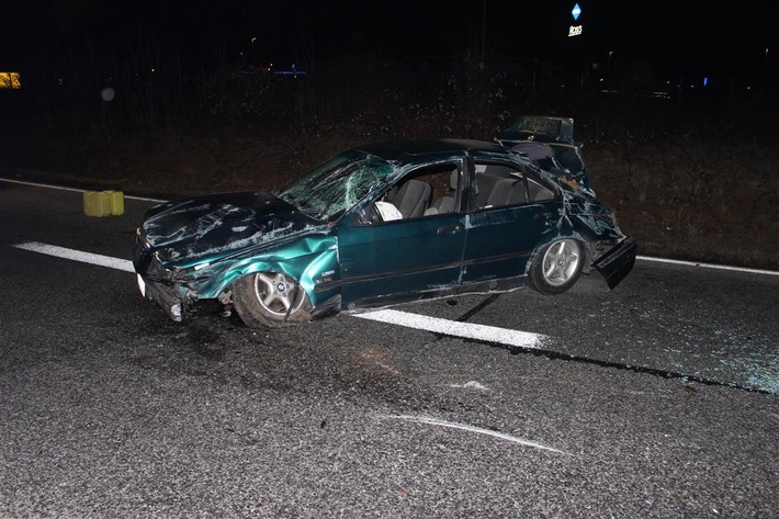 POL-VDMZ: A 60, Autobahndreieck Nahetal, PKW überschlägt sich