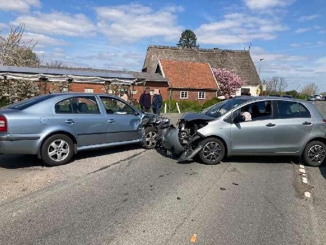 POL-STD: Fünf Autos an Unfall In Jork-Hove beteiligt - zwei Insassen leicht verletzt