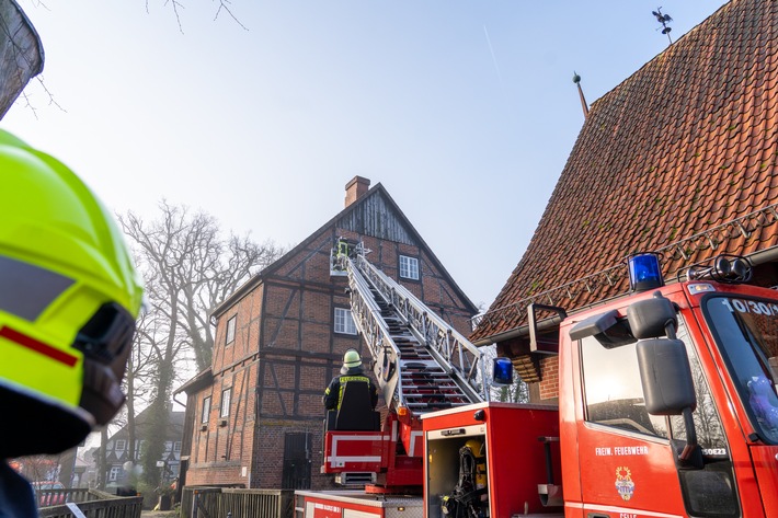 FW Flotwedel: Feuerwehr leistet Tragehilfe für den Rettungsdienst in Wienhausen