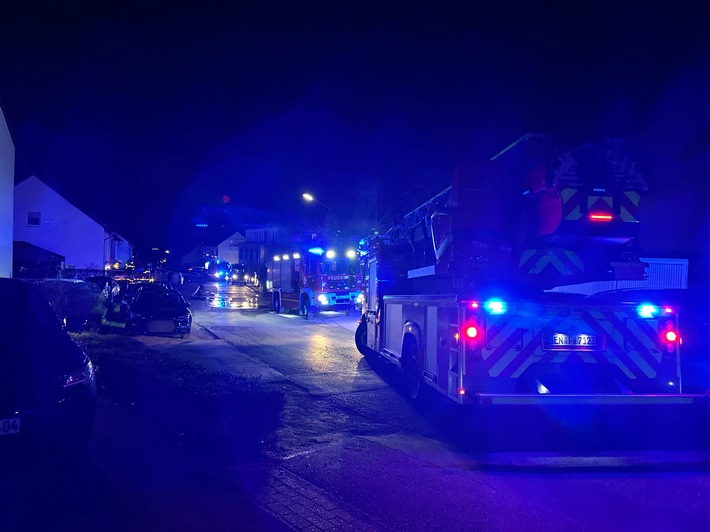 FW-EN: Brandgeruch im Treppenhaus
