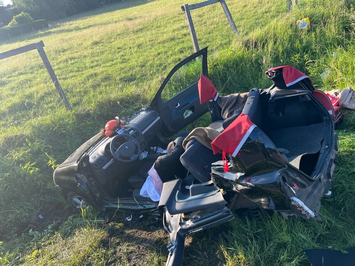 POL-MI: Drei Schwerverletzte bei Kreuzungsunfall auf der B482