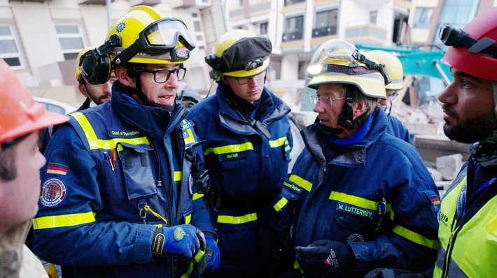 Bäume sprengen, Brücken bauen, Brände löschen: "Wahre Helden - Einsatz fürs THW" mit fünf neuen Folgen über Einsätze in Deutschland und Slowenien