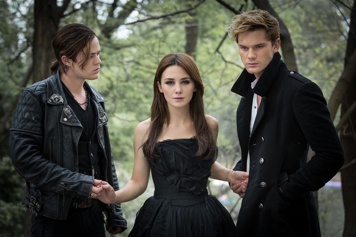 sixx zeigt &quot;Fallen&quot; am Sonntag 9. Dezember 2018, um 20:15 Uhr zum ersten Mal im Free-TV