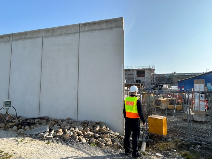 HZA-MS: Zoll prüft Baubranche im Münsterland Bundesweiter Aktionstag / Hauptzollamt Münster prüft Objekte in Bocholt, Münster und Stadtlohn / Zöllner stoßen vor Ort auf 18 illegal beschäftigte Personen