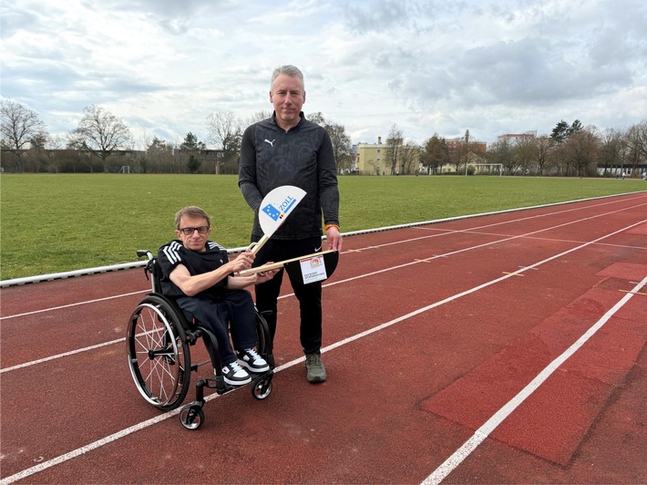 HZA-SW: Startschuss für mehr Inklusion - Hauptzollamt Schweinfurt startet das Projekt "Buddy-Sportabzeichen"