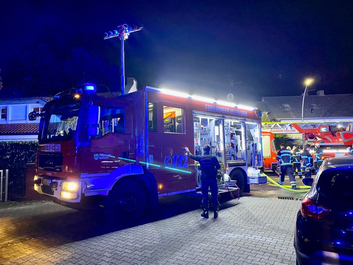 FW-MK: Zimmerbrand in Oestrich - zwei Personen ins Krankenhaus