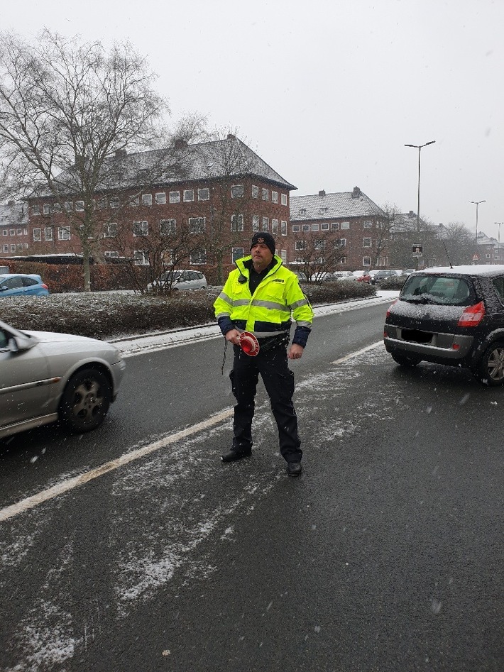 POL-WHV: Winterreifen sind Pflicht - Polizei leitet in Wilhelmshaven sieben Bußgeldverfahren ein und rät zur defensiven Fahrweise