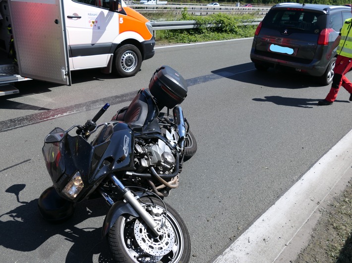 FW-DO: Unfall auf der A45 Motorradfahrer nach Zusammenstoß mit Pkw auf der Autobahn verletzt